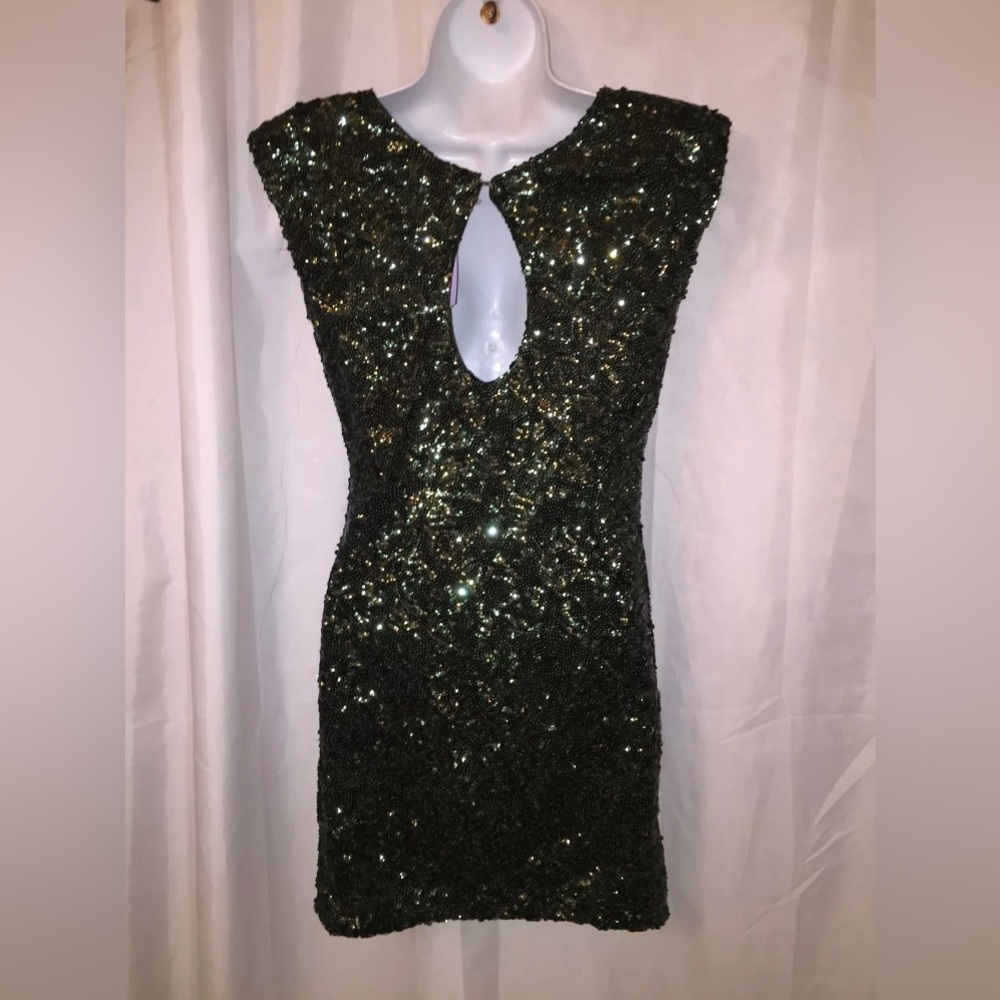 Alice + Olivia SIZE SMALL forest green cluster sequin mini - Picture 6 of 10